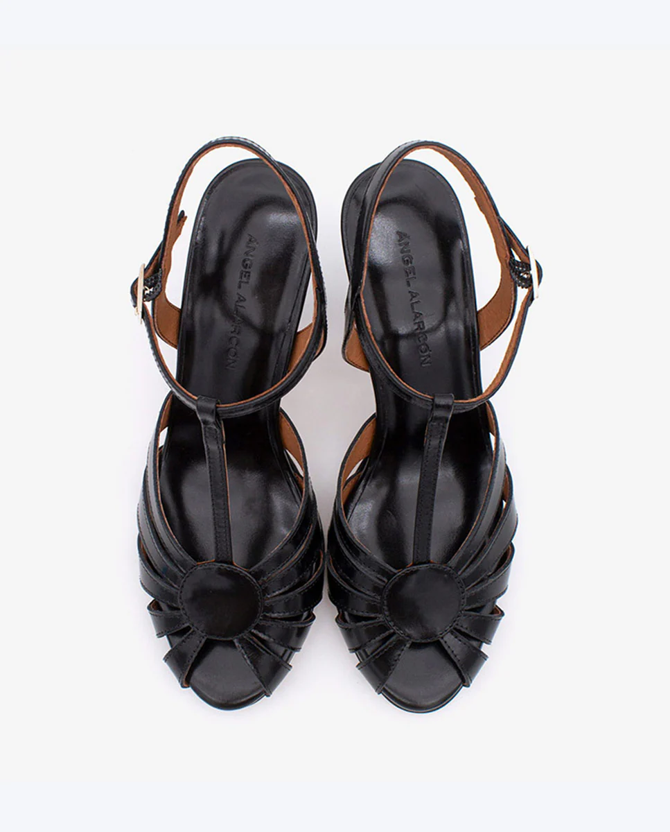 ANNICK – Sandalia de tiras t-strap y tacón fino en piel brillante - Image 5