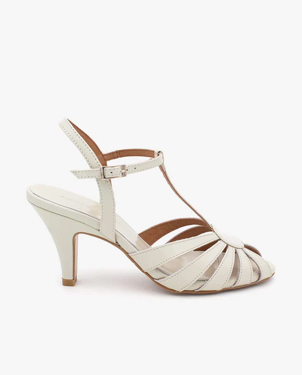 ANNICK – Sandalia de tiras t-strap y tacón fino en piel brillante - Image 7