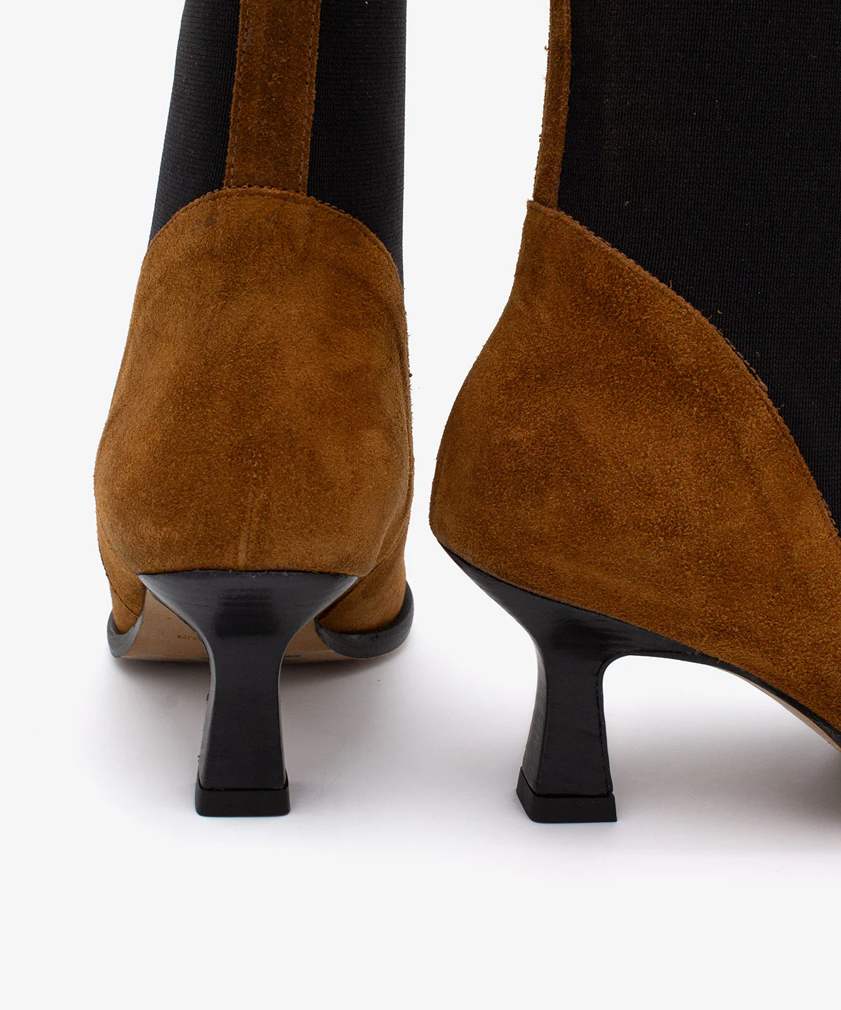 BRIELAS – Botín de mujer tipo Chelsea con tacón fino de serraje - Image 7