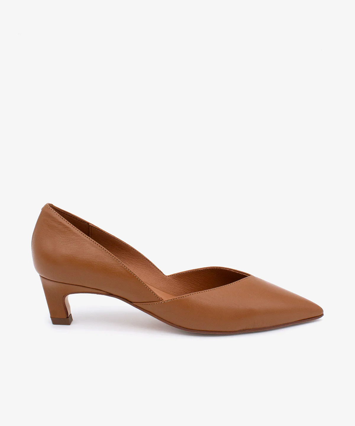 BRIZIA – Zapato de salón con abertura en pico y tacón bajo de piel de grano suave