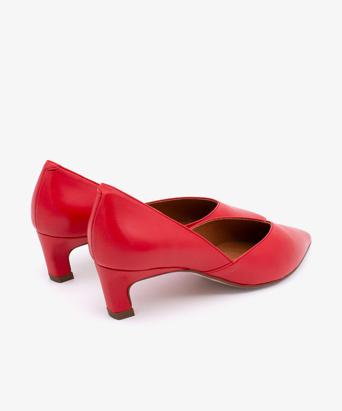 BRIZIA – Zapato de salón con abertura en pico y tacón bajo de piel de grano suave - Image 12