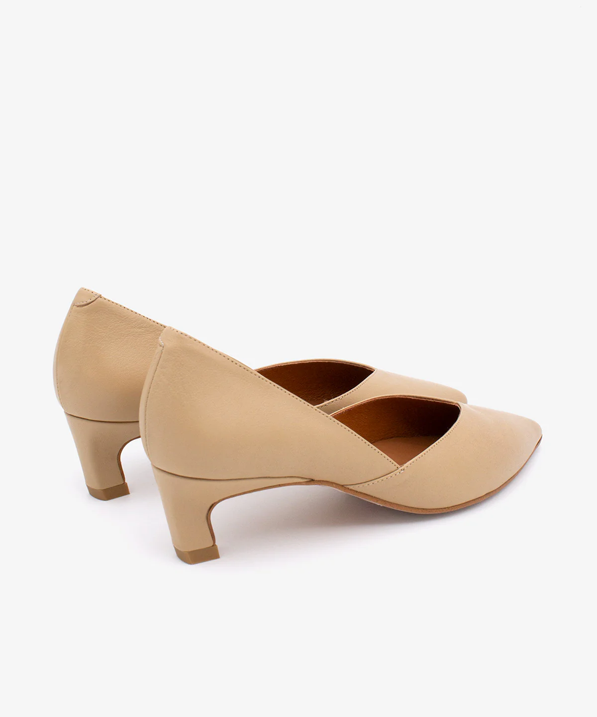 BRIZIA – Zapato de salón con abertura en pico y tacón bajo de piel de grano suave - Image 17