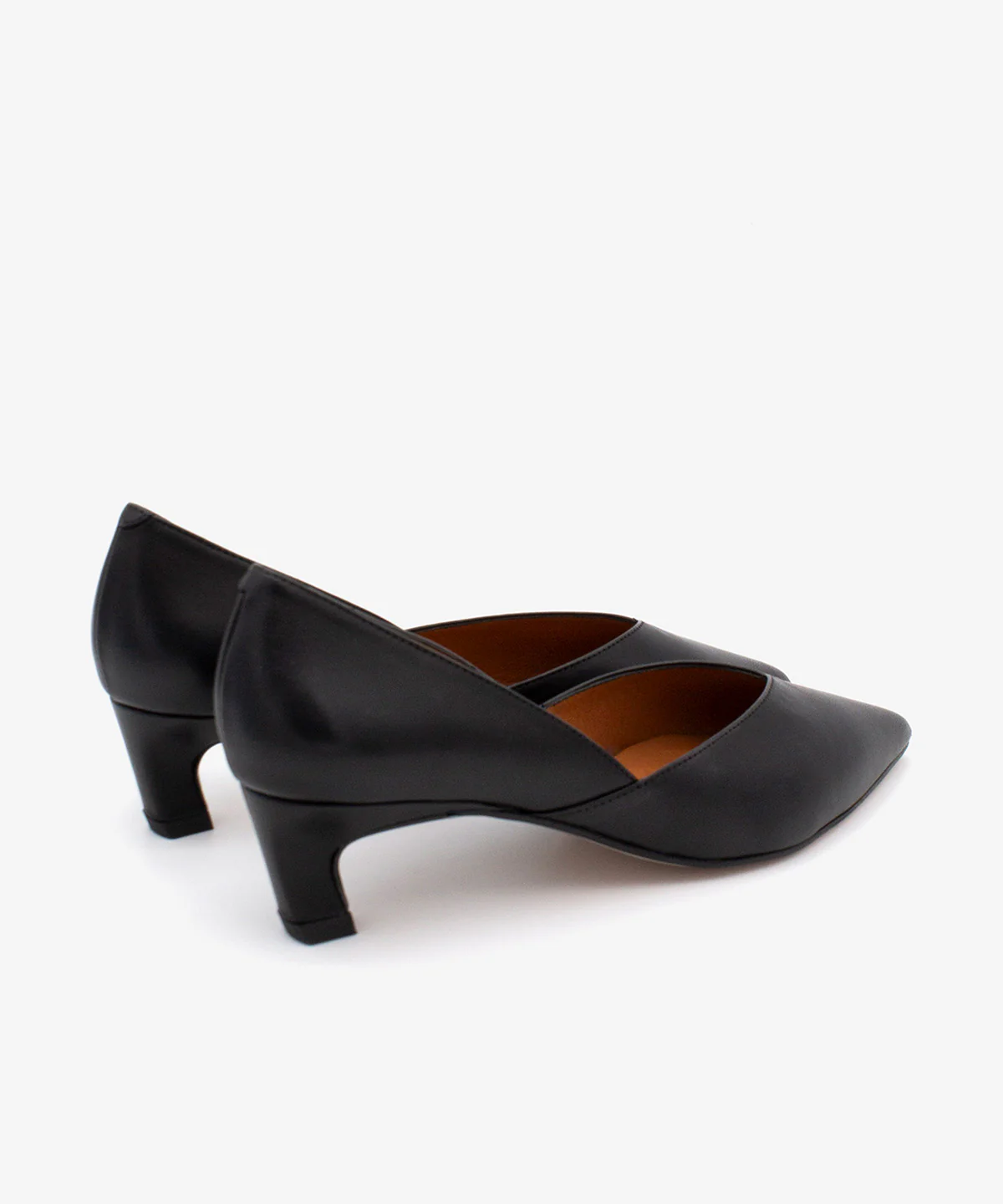 BRIZIA – Zapato de salón con abertura en pico y tacón bajo de piel de grano suave - Image 22