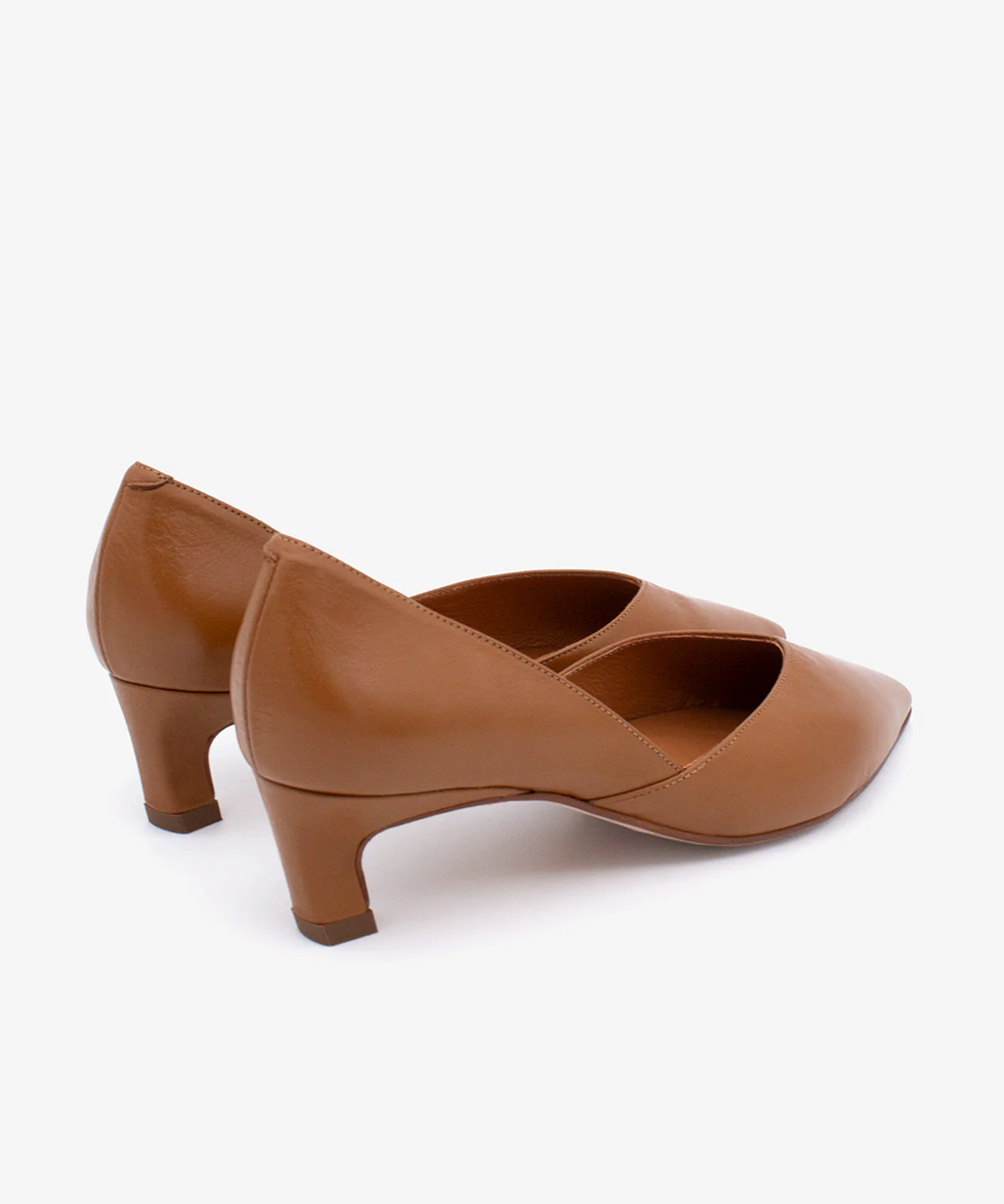 BRIZIA – Zapato de salón con abertura en pico y tacón bajo de piel de grano suave - Image 3