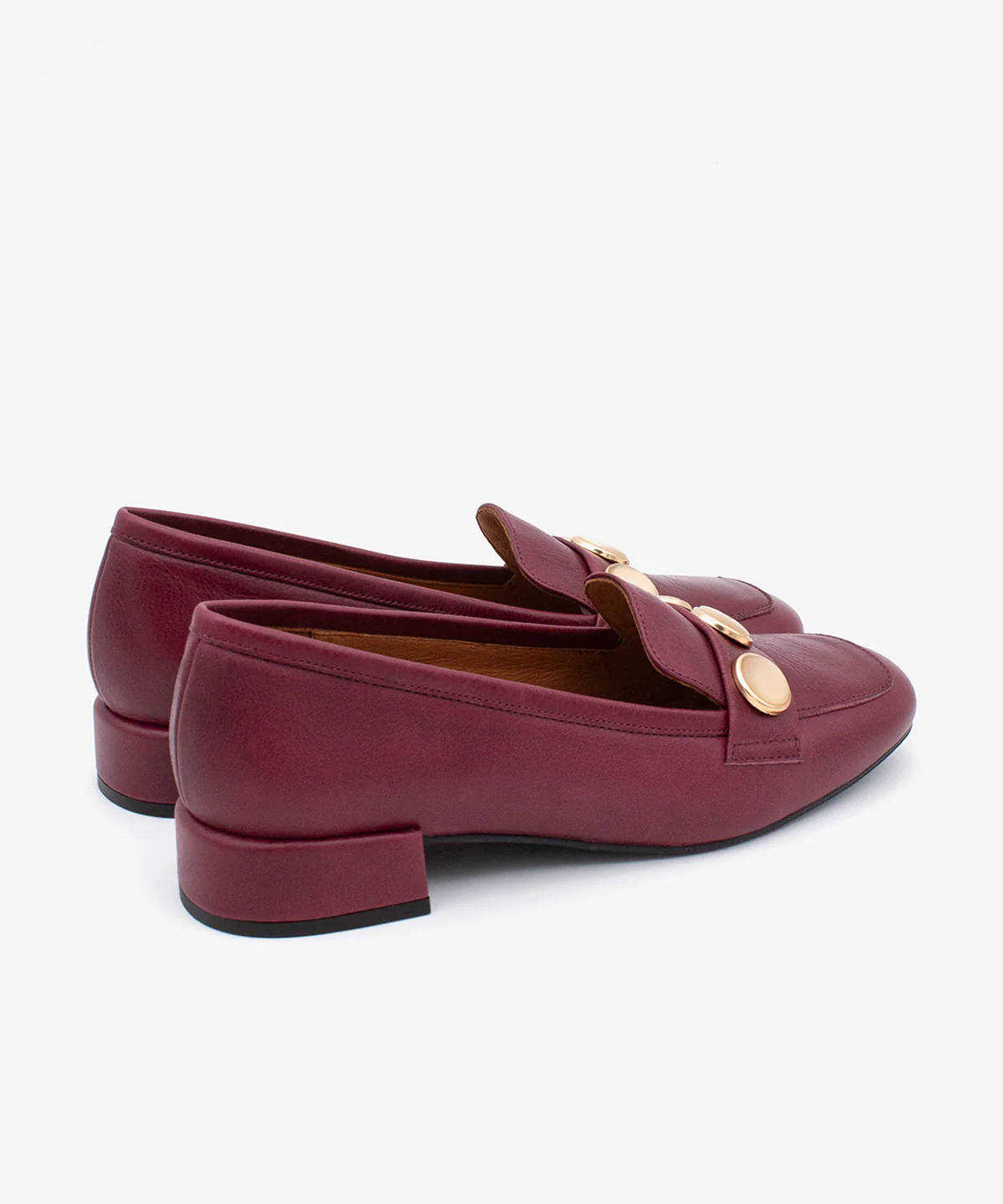 BRUNE – Mocasín de mujer de piel con punta redonda y adorno de semiesferas - Image 3