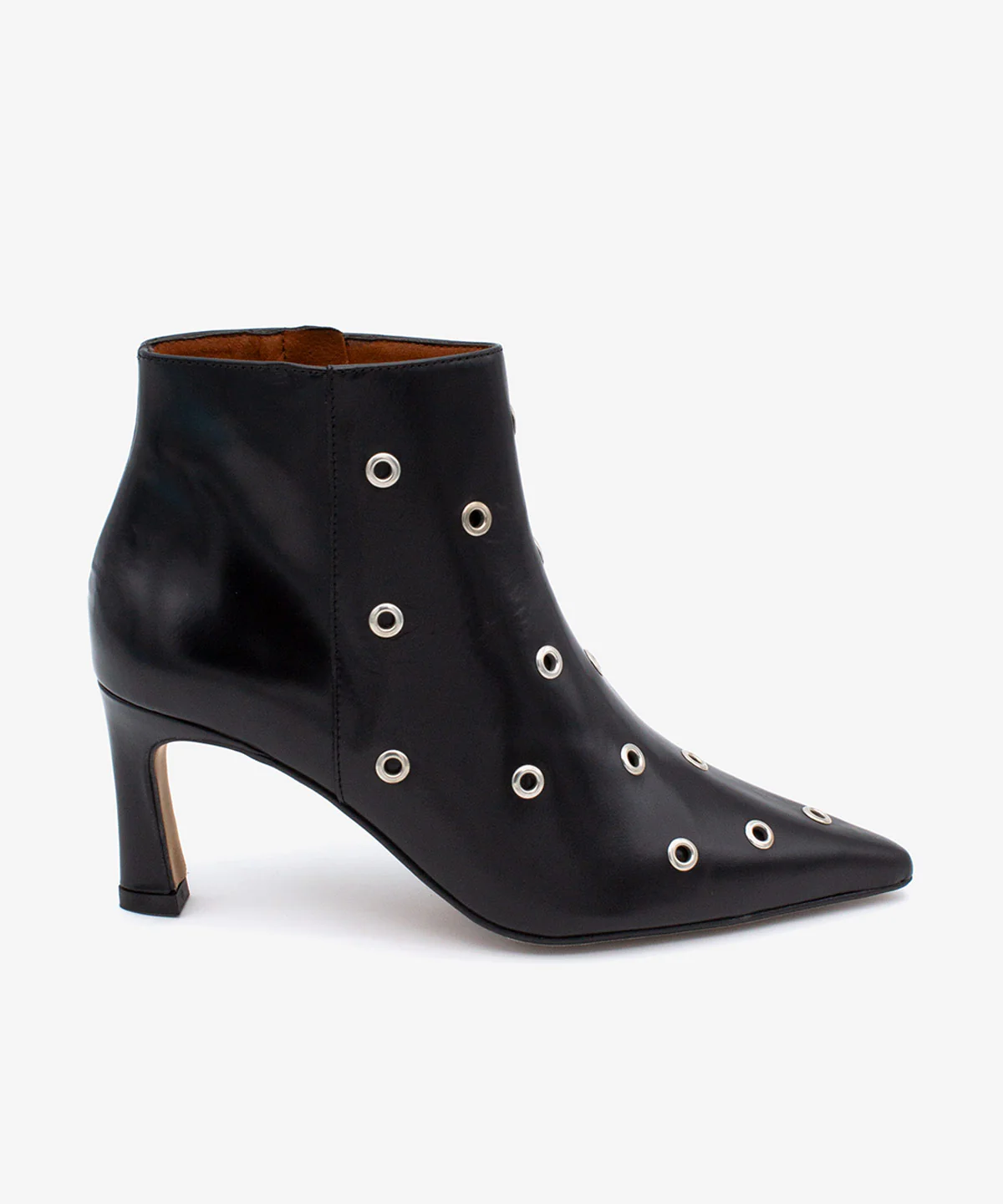CLARINE – Botines con tacón cómodo y tachas de piel acharolada