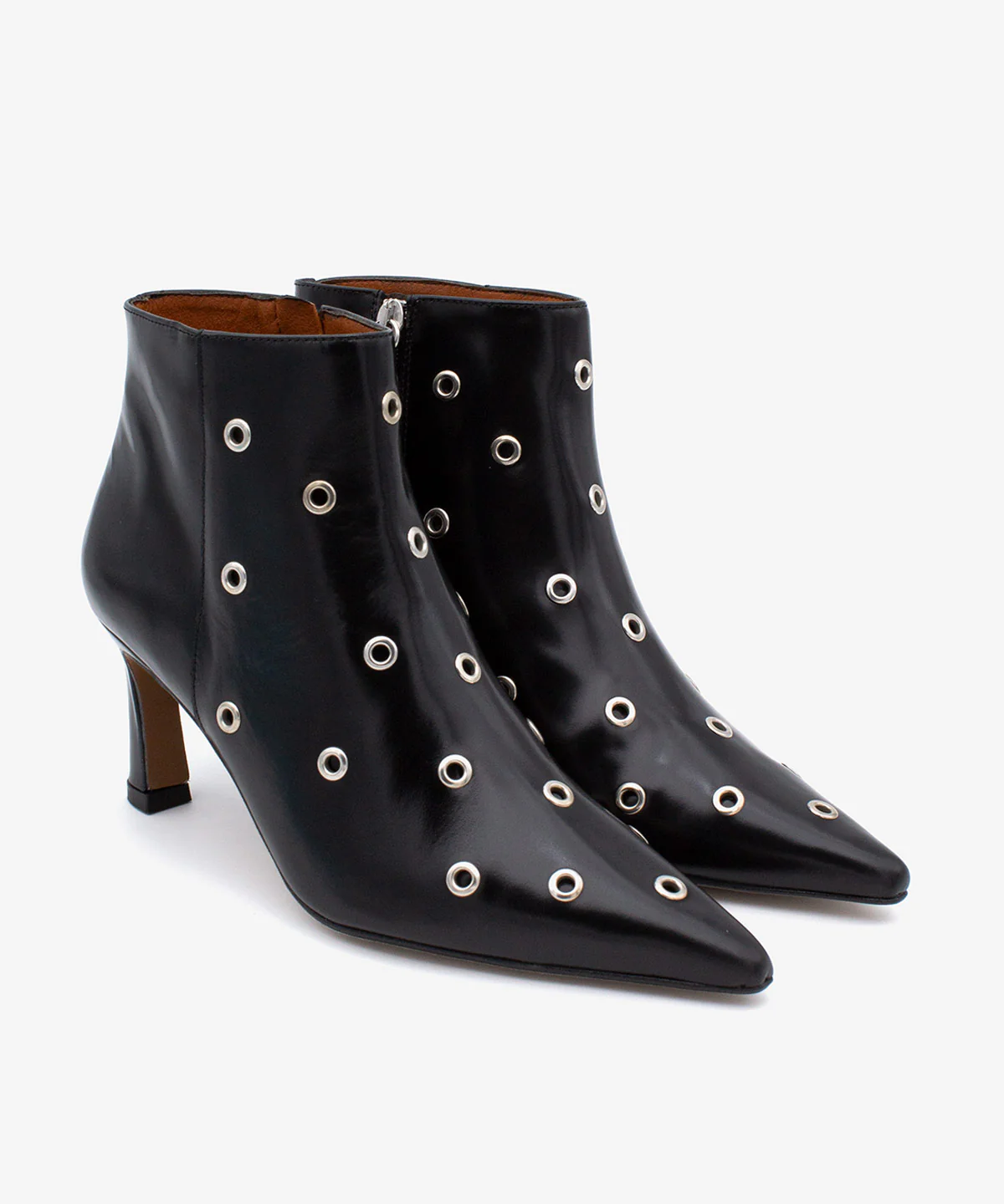 CLARINE – Botines con tacón cómodo y tachas de piel acharolada - Image 2