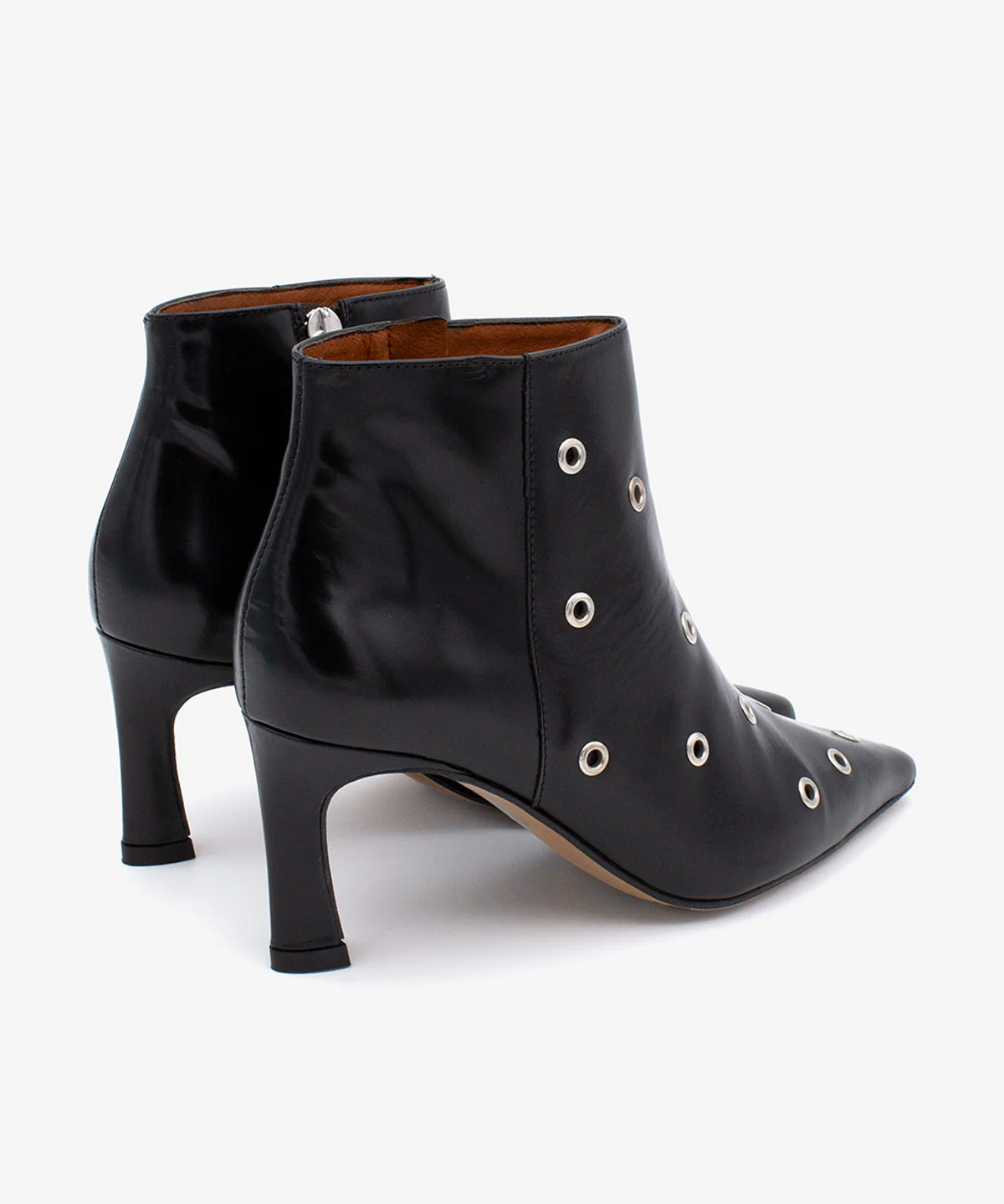 CLARINE – Botines con tacón cómodo y tachas de piel acharolada - Image 3