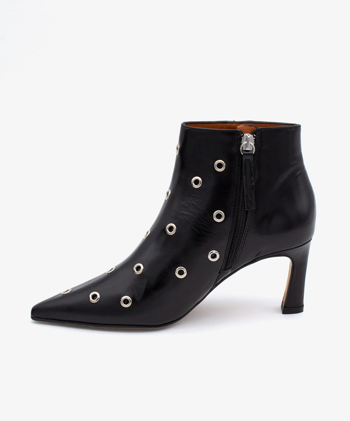 CLARINE – Botines con tacón cómodo y tachas de piel acharolada - Image 4
