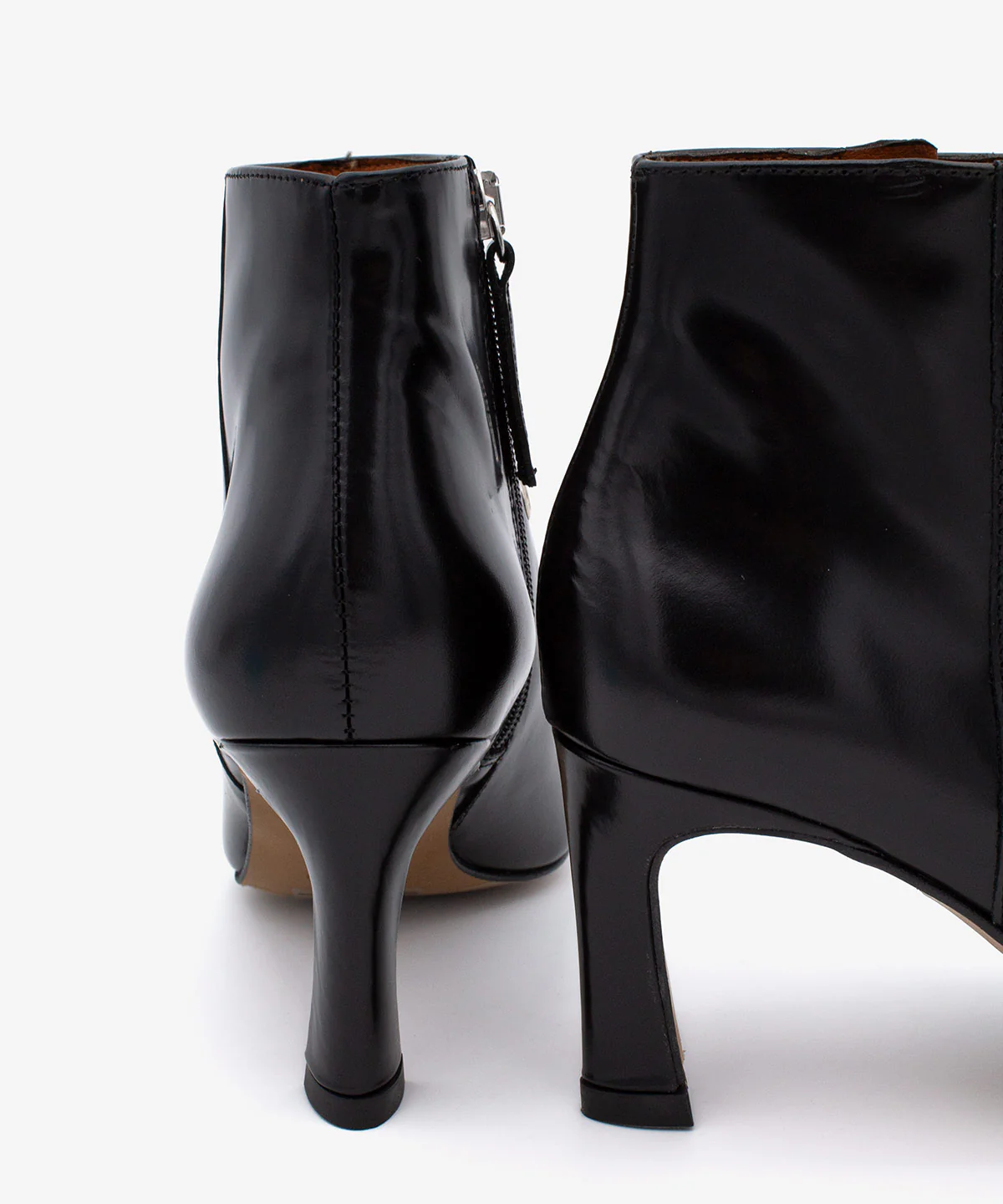 CLARINE – Botines con tacón cómodo y tachas de piel acharolada - Image 6