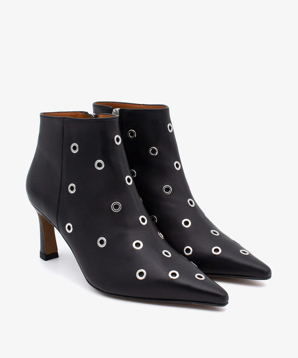 CLARINE – Botines con tacón cómodo y tachas de piel - Image 3