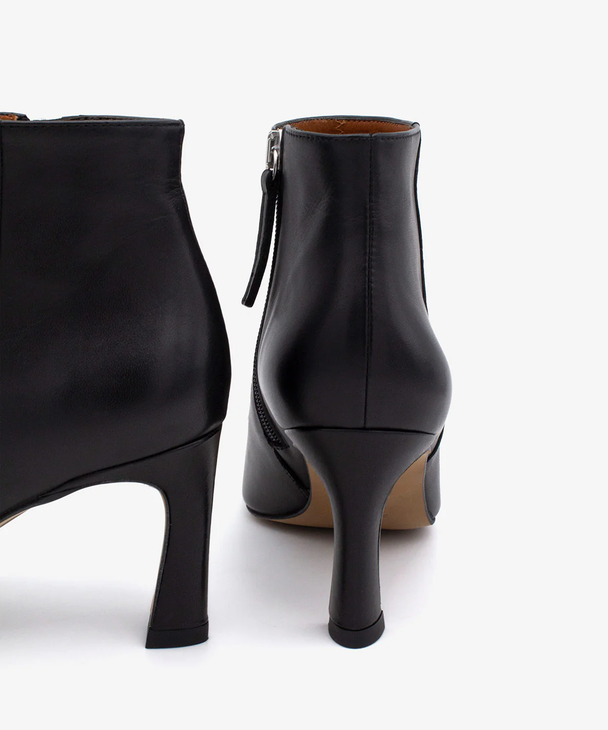 CLARINE – Botines con tacón cómodo y tachas de piel - Image 6