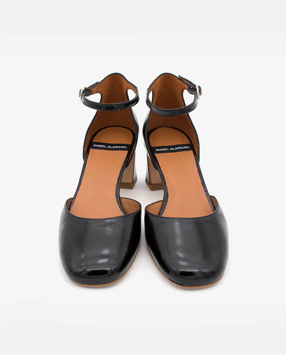 DAIMEE – Zapato de pala y talón con pulsera al tobillo y tacón de piel texturizada - Image 10
