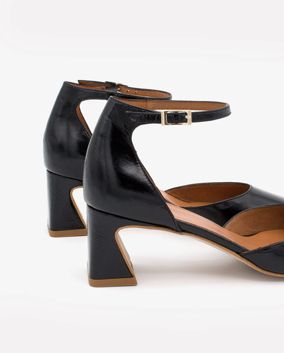 DAIMEE – Zapato de pala y talón con pulsera al tobillo y tacón de piel texturizada - Image 11