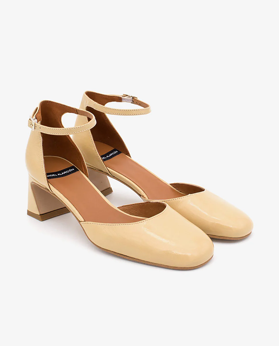 DAIMEE – Zapato de pala y talón con pulsera al tobillo y tacón de piel texturizada - Image 18
