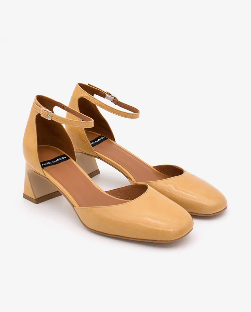 DAIMEE – Zapato de pala y talón con pulsera al tobillo y tacón de piel texturizada - Image 2