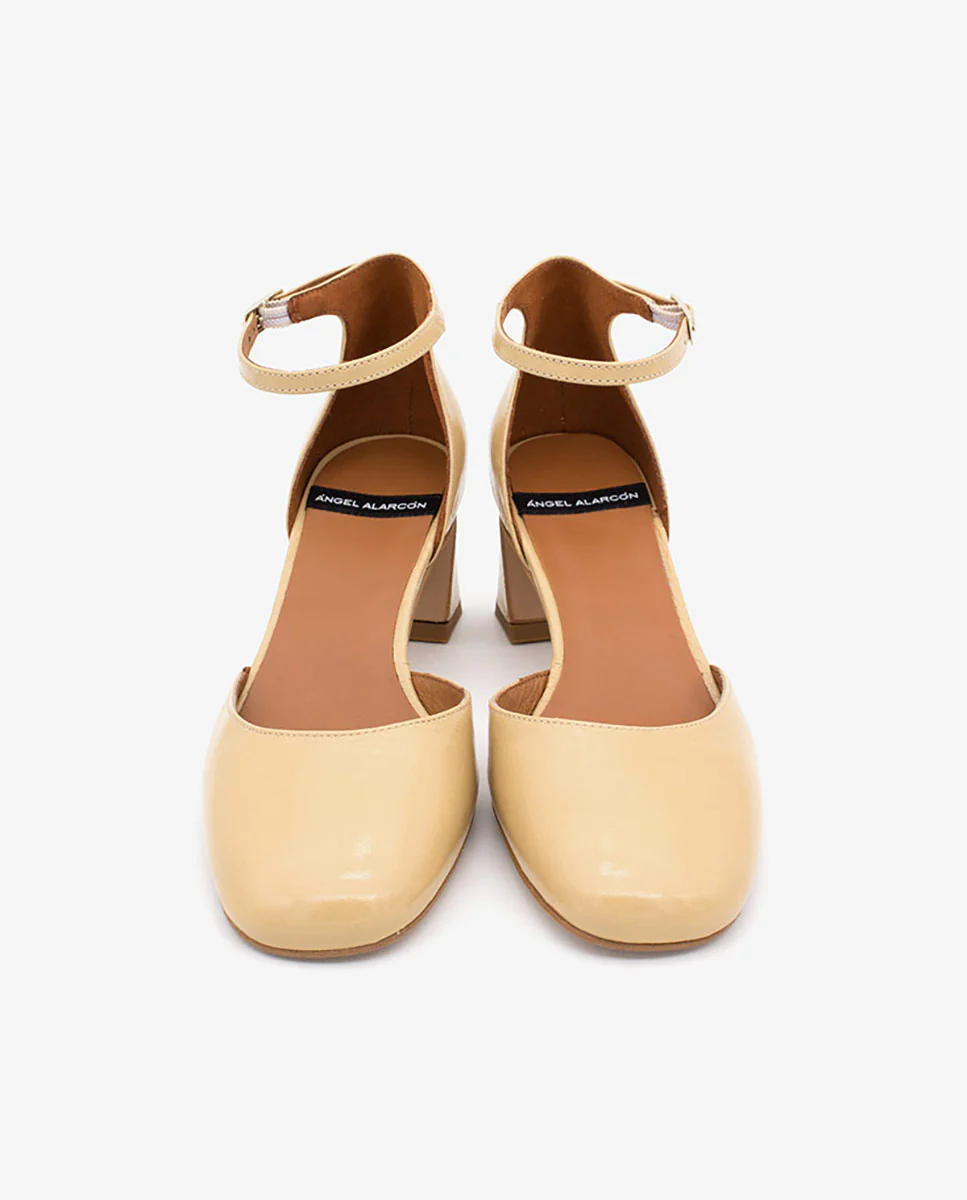 DAIMEE – Zapato de pala y talón con pulsera al tobillo y tacón de piel texturizada - Image 21