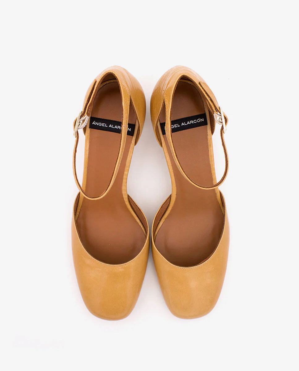 DAIMEE – Zapato de pala y talón con pulsera al tobillo y tacón de piel texturizada - Image 4