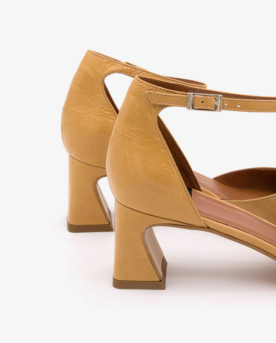 DAIMEE – Zapato de pala y talón con pulsera al tobillo y tacón de piel texturizada - Image 5