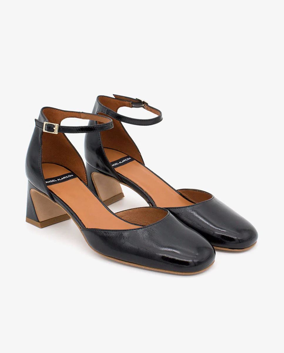 DAIMEE – Zapato de pala y talón con pulsera al tobillo y tacón de piel texturizada - Image 7