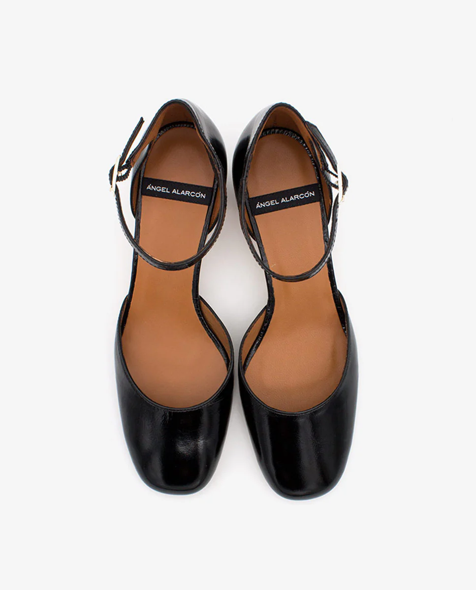 DAIMEE – Zapato de pala y talón con pulsera al tobillo y tacón de piel texturizada - Image 9