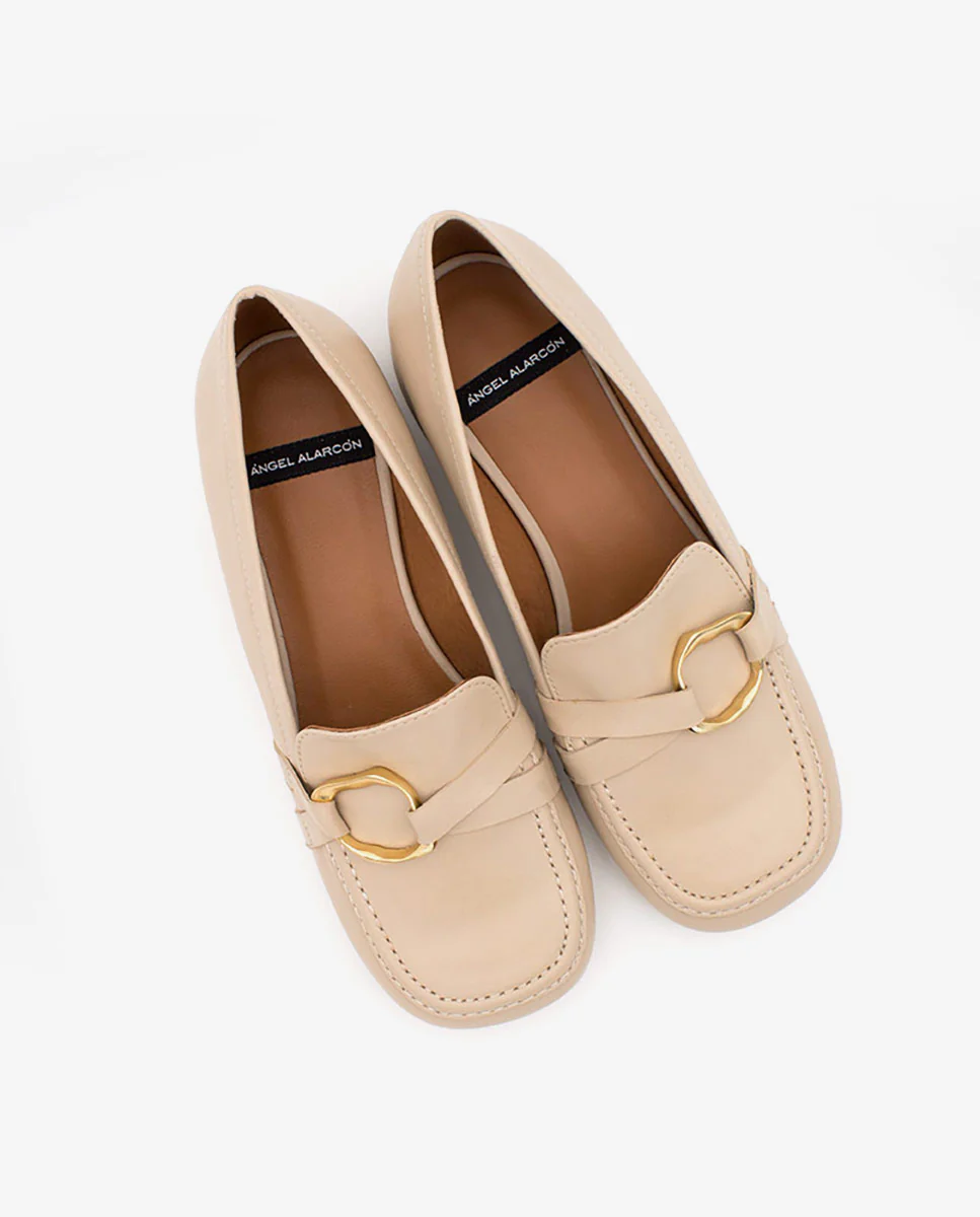 ELLIS – Mocasín de piel con adorno dorado - Image 5
