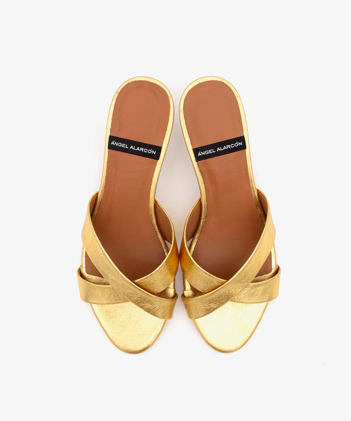 ELODIA – Mules de tacón fino cómodo con pala cruzada de piel metalizada texturizada - Image 10