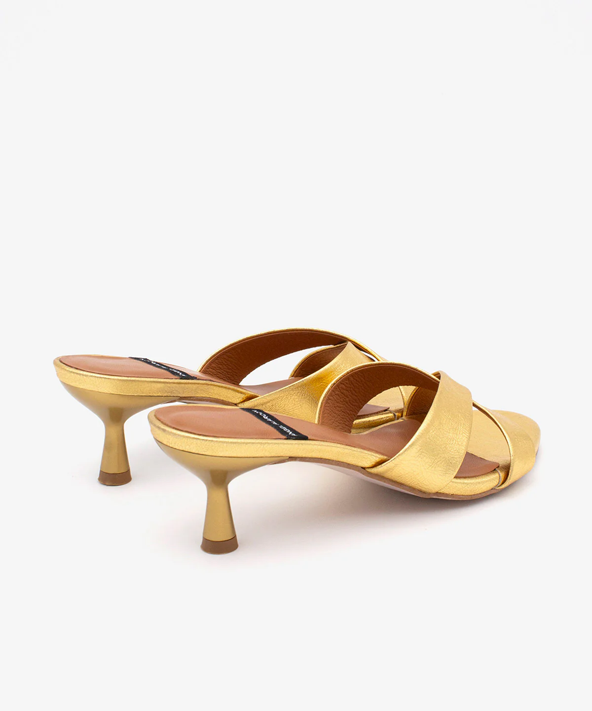 ELODIA – Mules de tacón fino cómodo con pala cruzada de piel metalizada texturizada - Image 9