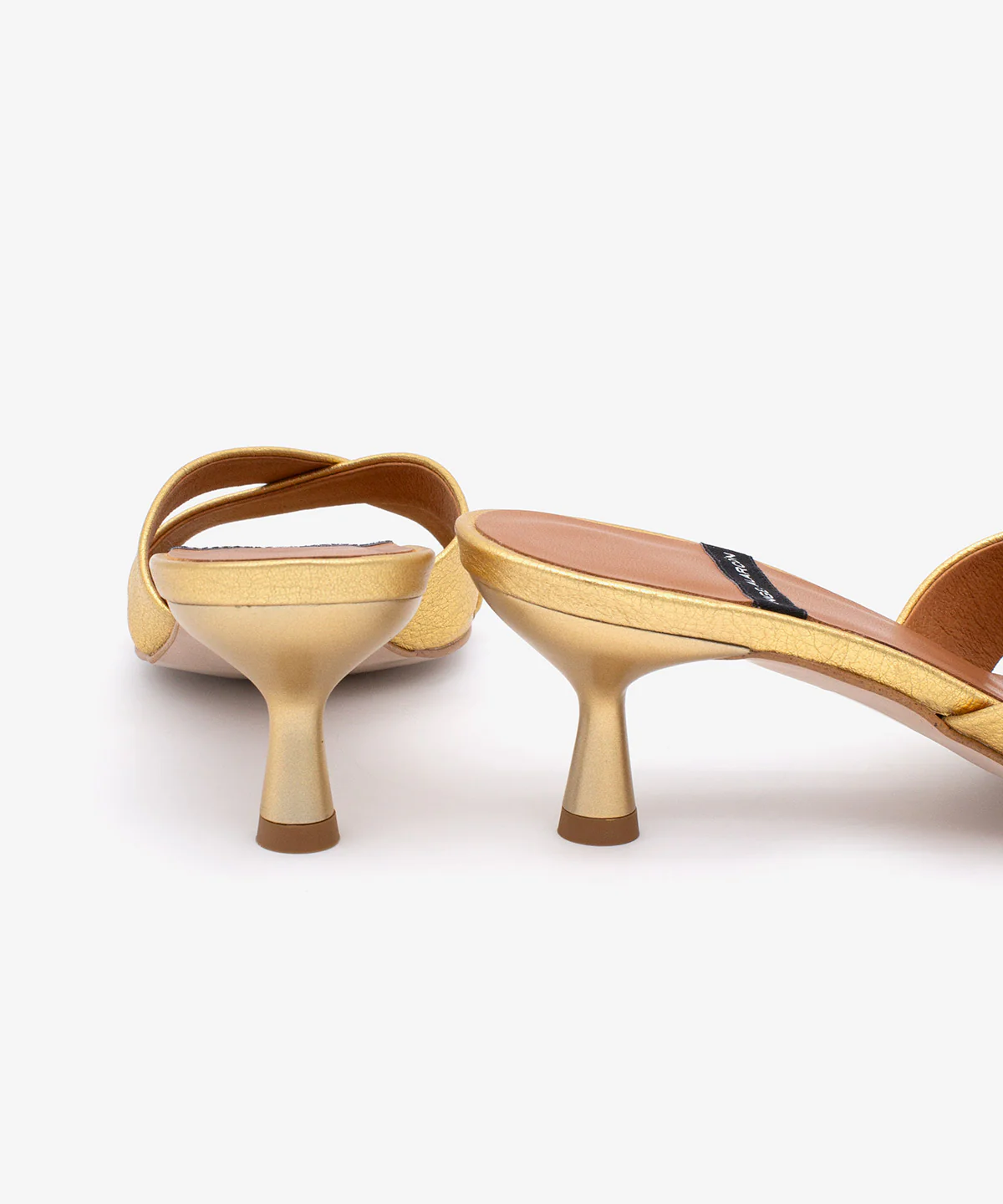 ELODIA – Mules de tacón fino cómodo con pala cruzada de piel metalizada - Image 9
