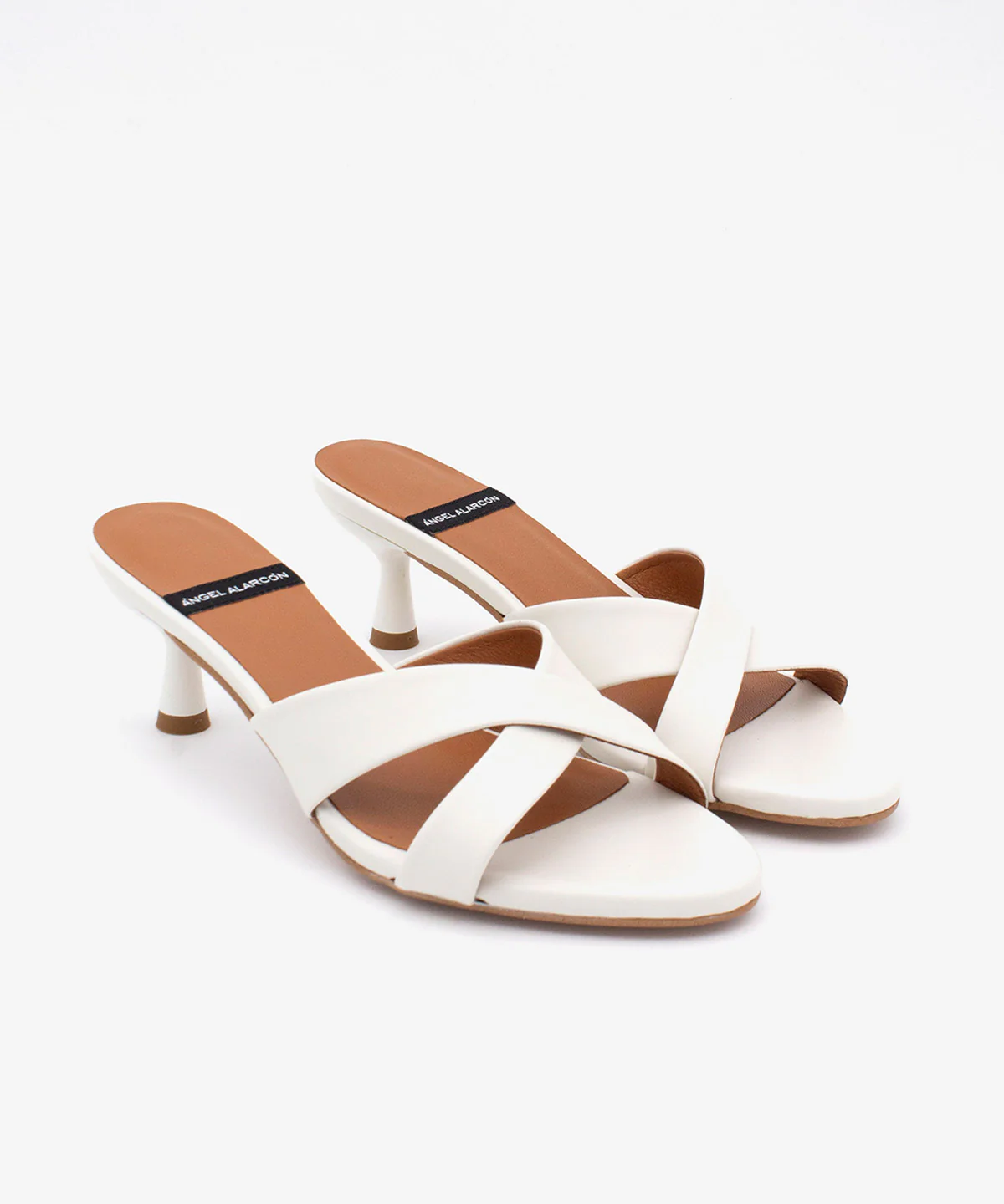 ELODIA – Mules de tacón fino cómodo con pala cruzada de piel suave - Image 2