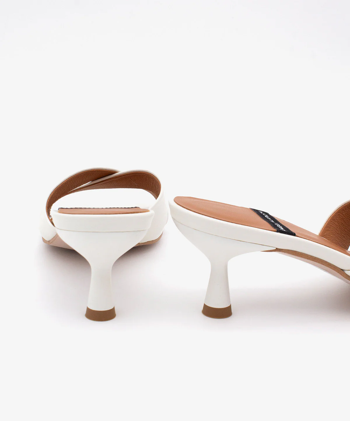 ELODIA – Mules de tacón fino cómodo con pala cruzada de piel suave - Image 6