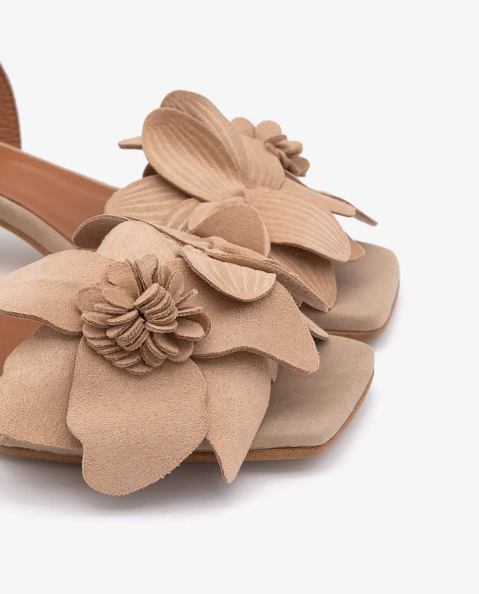 EUGENIE - Sandalias de verano con flor en ante - Image 12