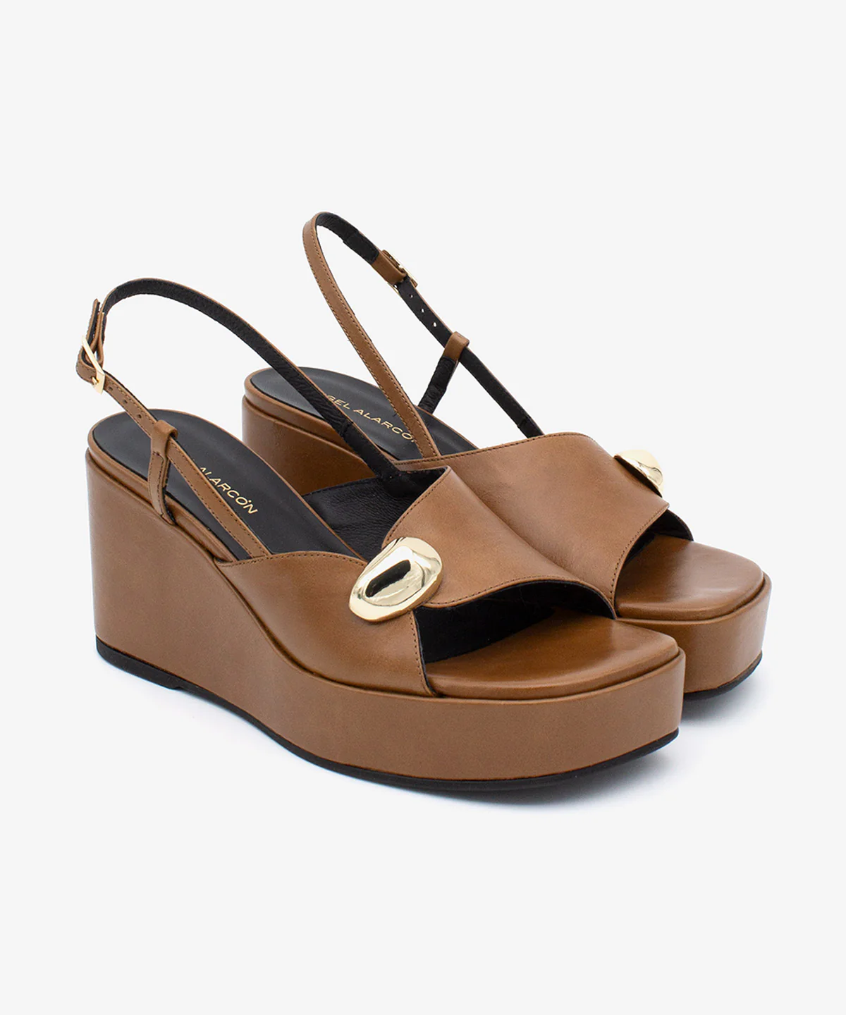 FIORELLA – Sandalia con plataforma de cuña de piel con adorno metálico - Image 13