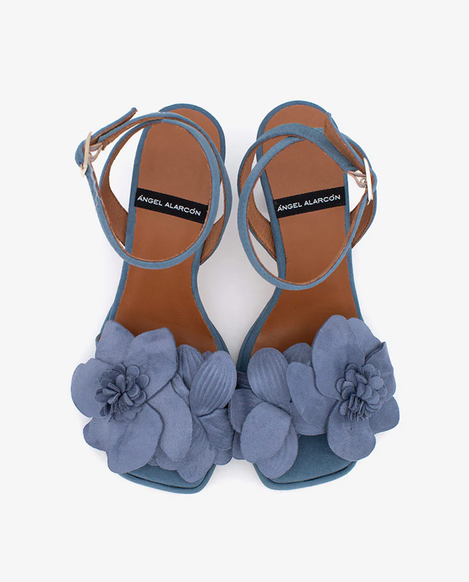 FLEUR – Sandalias atadas al tobillo con adorno floral de ante - Image 12