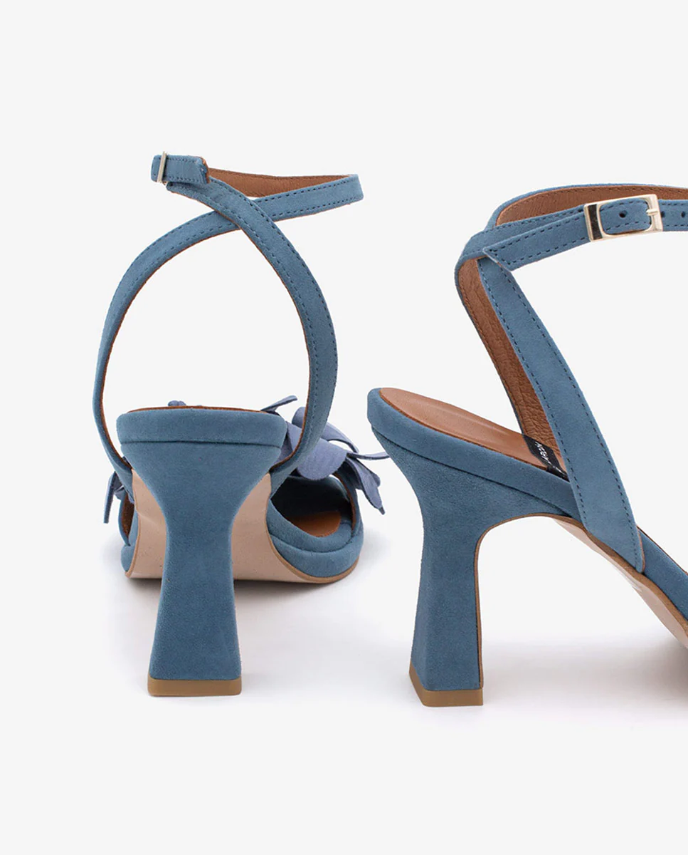 FLEUR – Sandalias atadas al tobillo con adorno floral de ante - Image 13