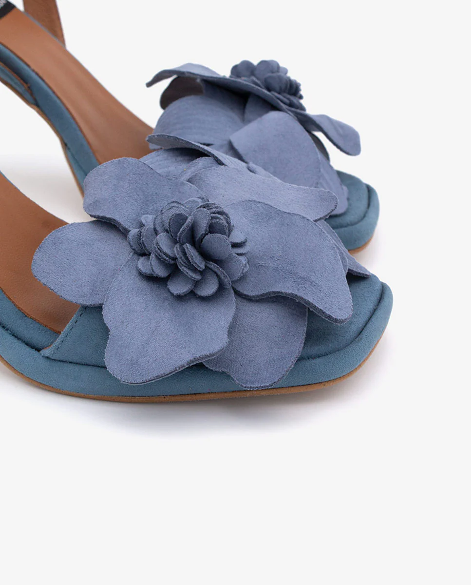 FLEUR – Sandalias atadas al tobillo con adorno floral de ante - Image 14