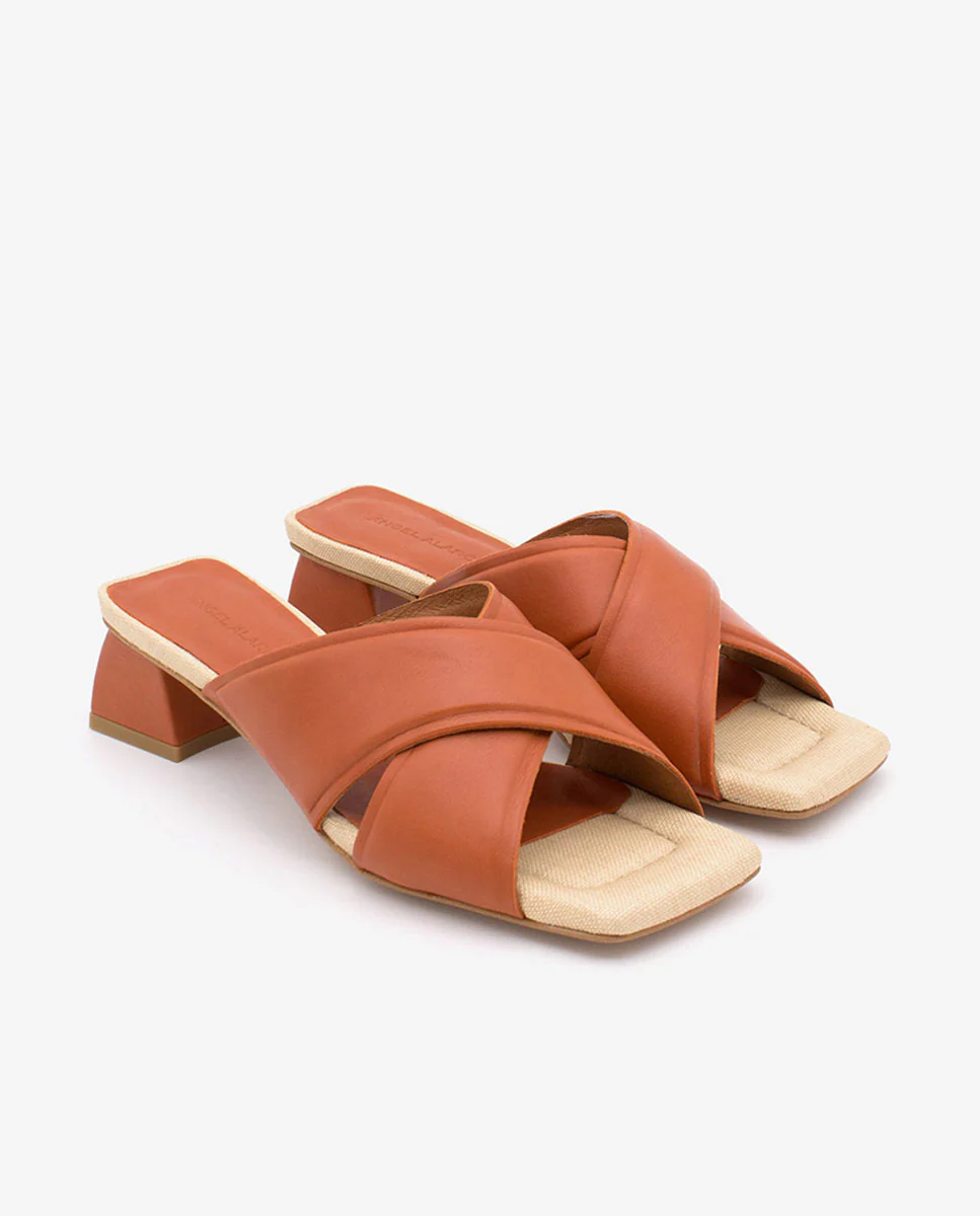 GERDI – Sandalia de piel de pala cruzada semiacolchada - Image 2