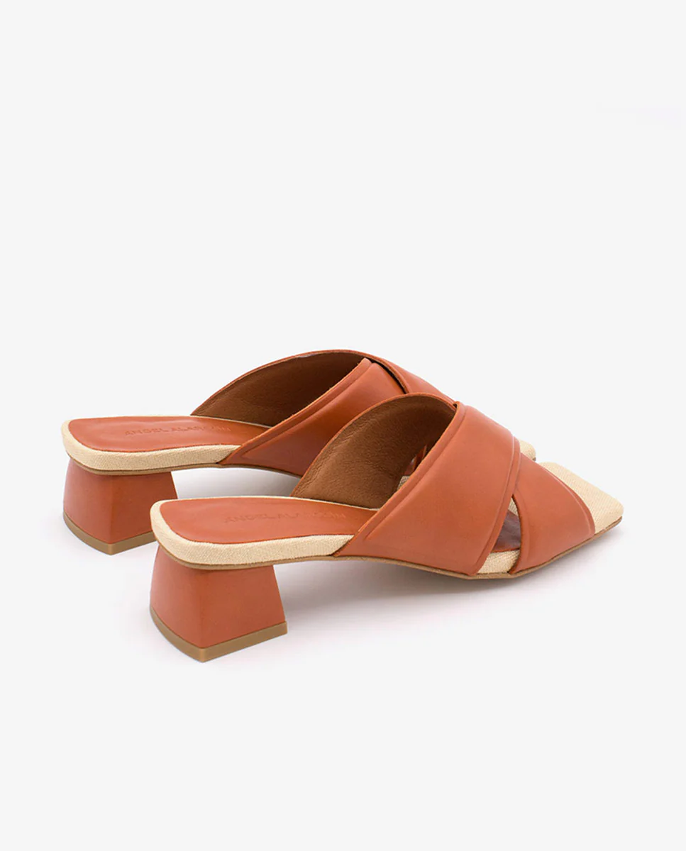 GERDI – Sandalia de piel de pala cruzada semiacolchada - Image 3
