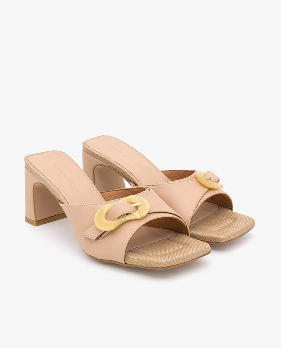JELKE – Mule de piel con hebilla carey y tacón ancho - Image 10