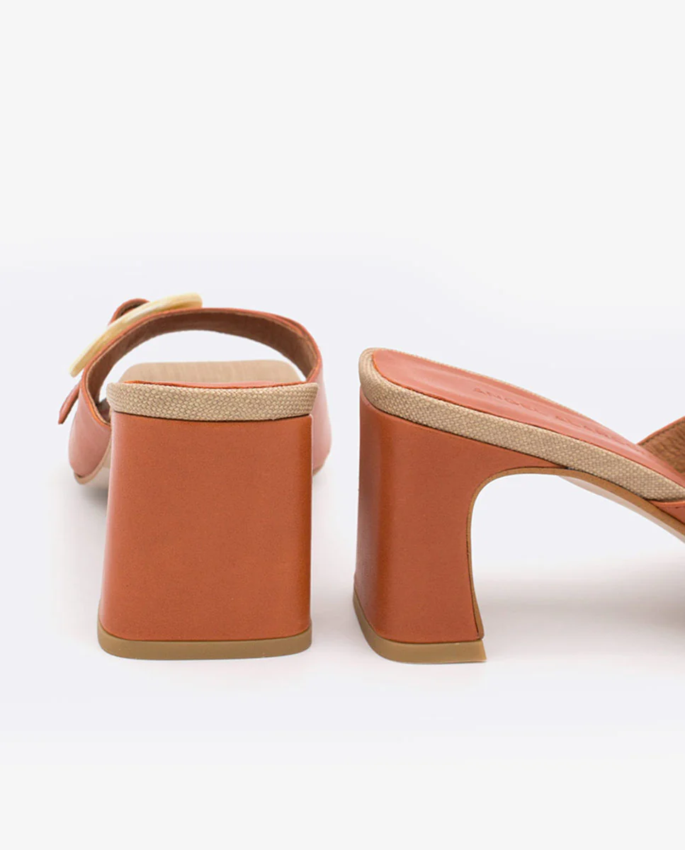 JELKE – Mule de piel con hebilla carey y tacón ancho - Image 21