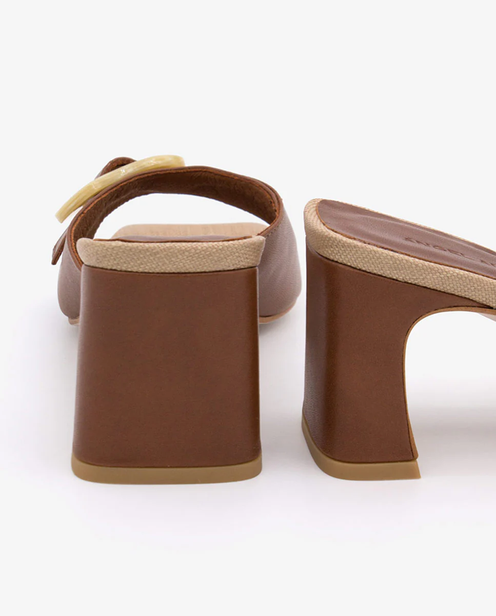 JELKE – Mule de piel con hebilla carey y tacón ancho - Image 8