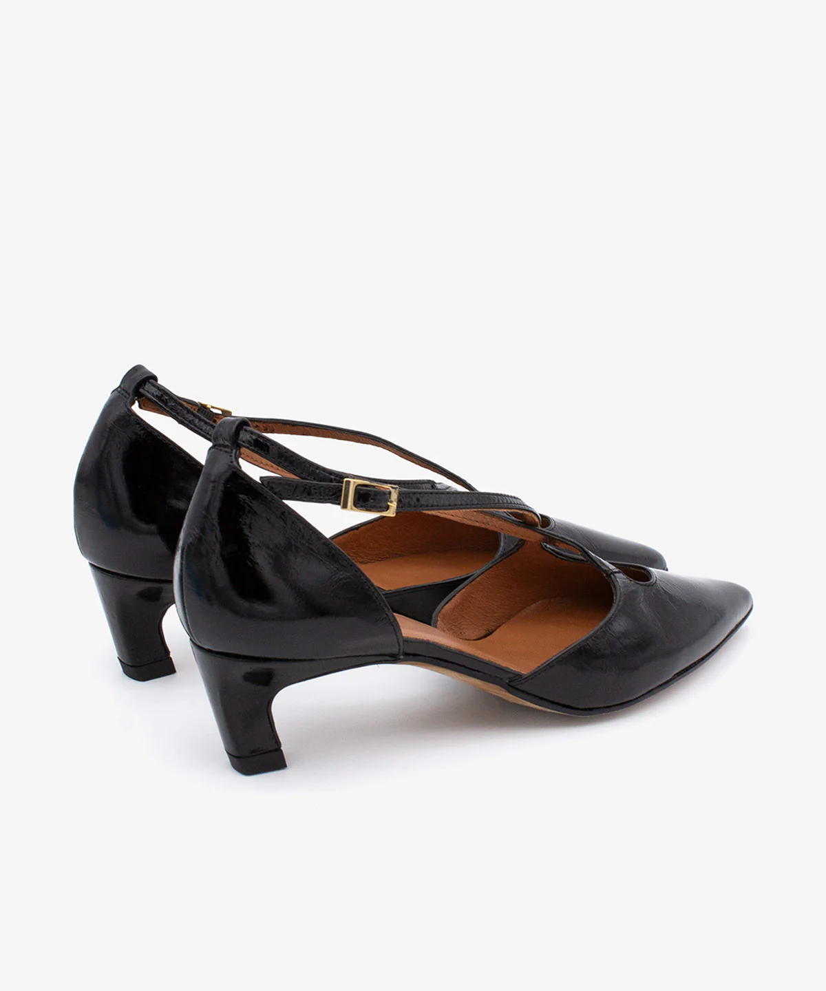 JOLIE – Zapato de pala y talón con cierre cruzado y tacón mini de piel brillante - Image 3