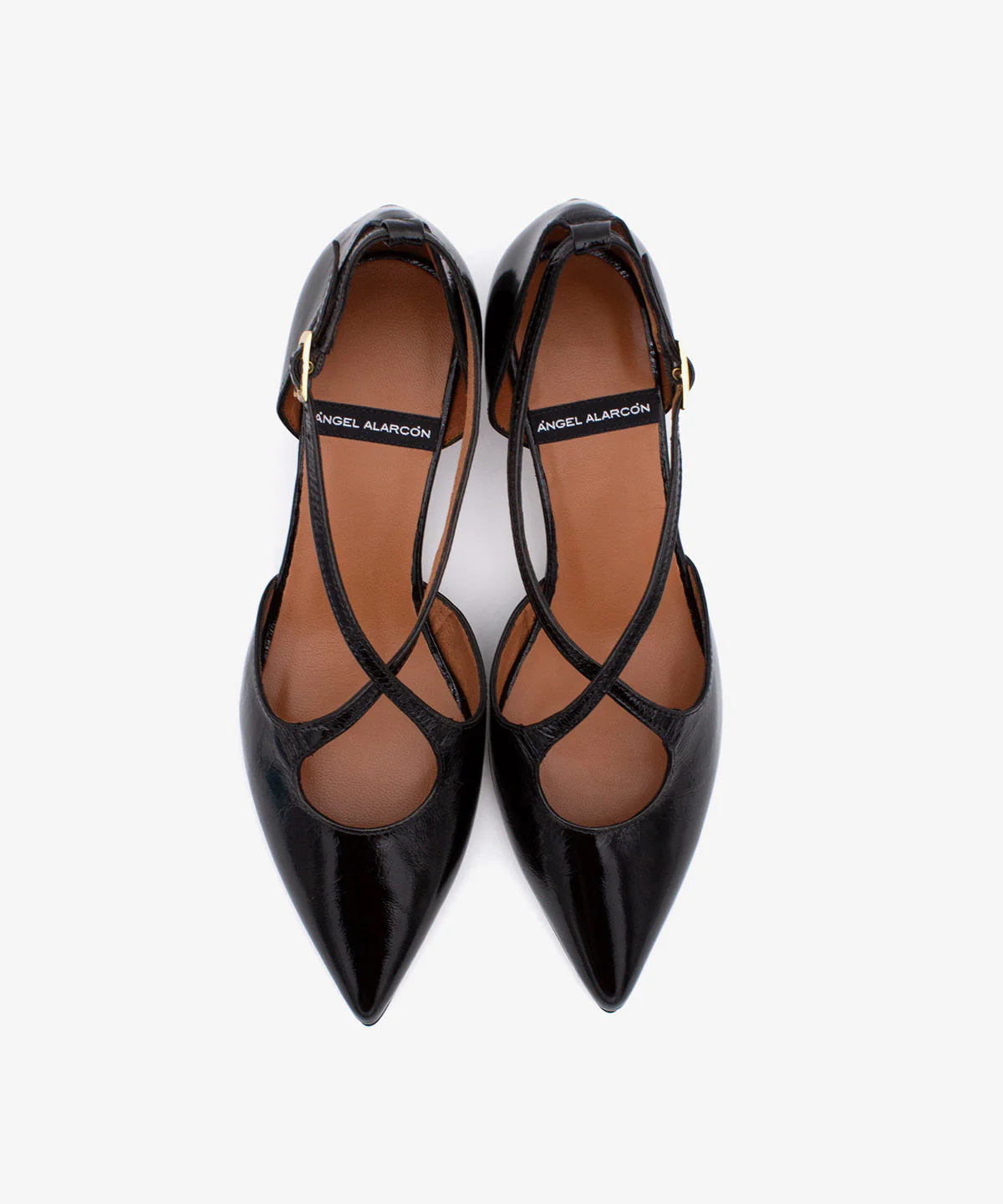 JOLIE – Zapato de pala y talón con cierre cruzado y tacón mini de piel brillante - Image 4