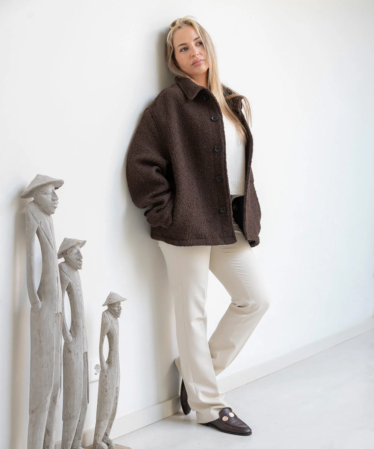 JUNA – Mocasín de mujer de piel natural con punta redonda y adorno - Image 11