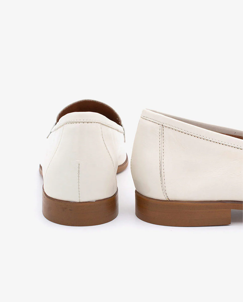 JUSTINE - Mocasines planos con adorno metálico de piel brillante - Image 5