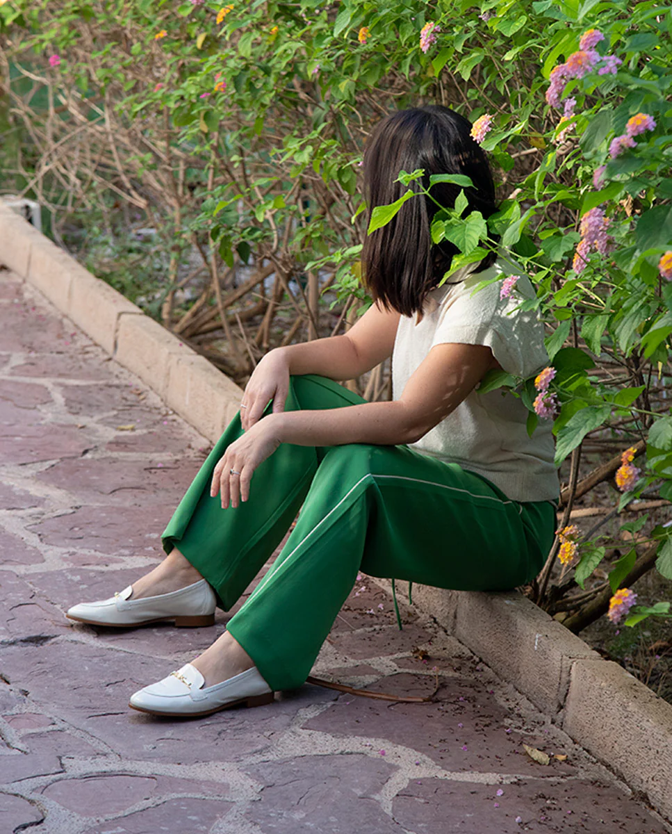 JUSTINE - Mocasines planos con adorno metálico de piel brillante - Image 8