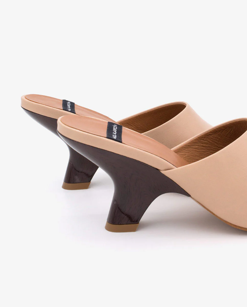 KADY – Mule de piel con cuña de print madera brillante - Image 10