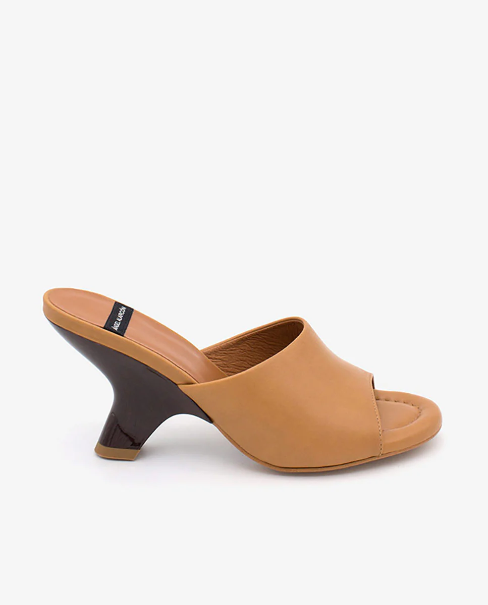 KADY – Mule de piel con cuña de print madera brillante - Image 11