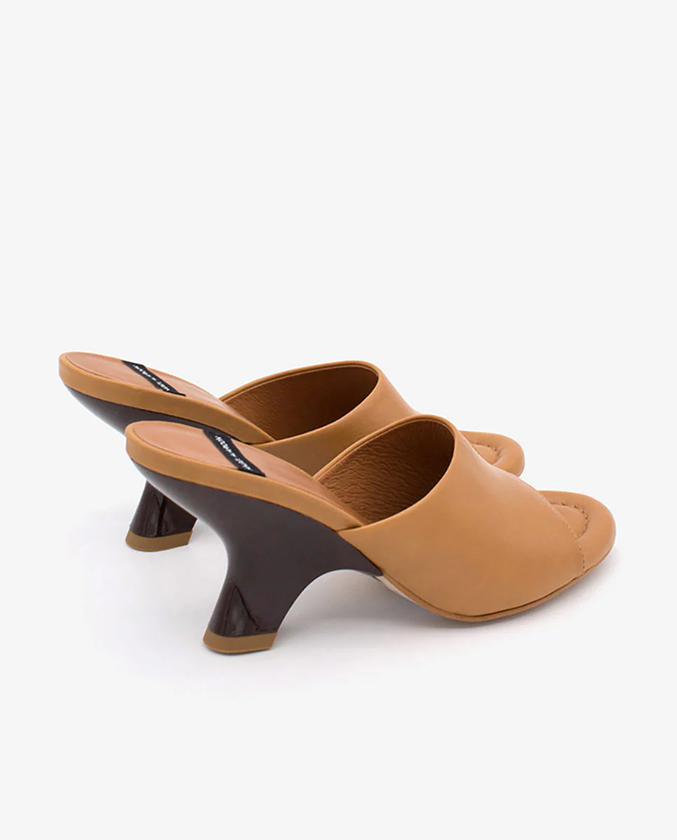KADY – Mule de piel con cuña de print madera brillante - Image 13