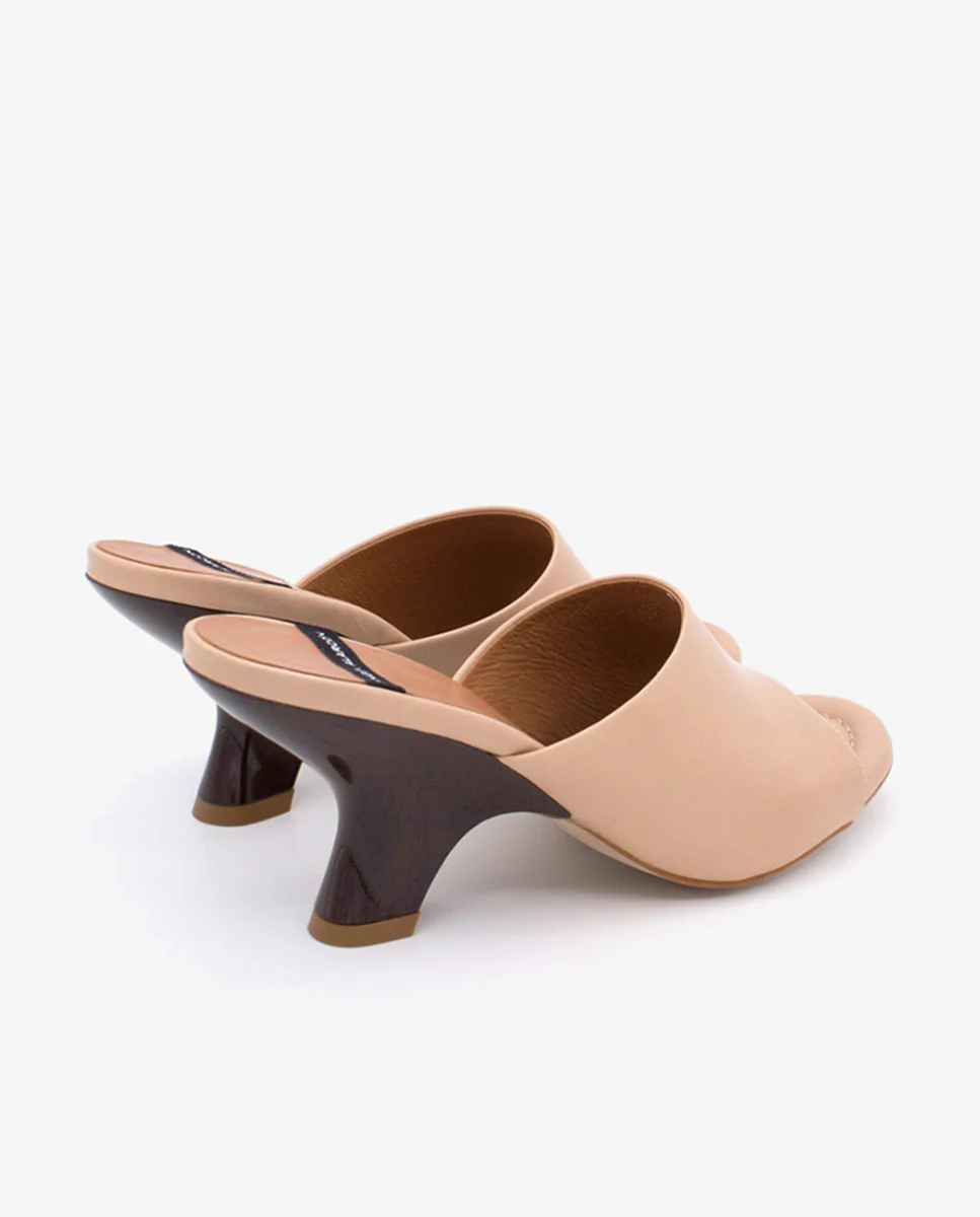 KADY – Mule de piel con cuña de print madera brillante - Image 8